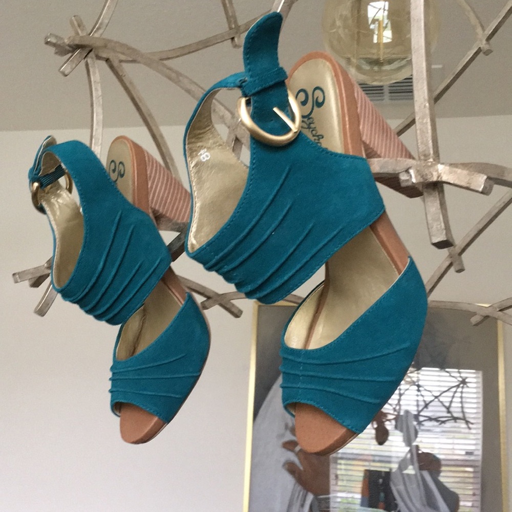 FINAL PRICE - Seychelles 8.5 suede pumps